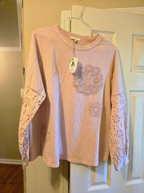 Easel L, NWT, new from Market pink appliqued top with eyelet half sleeves